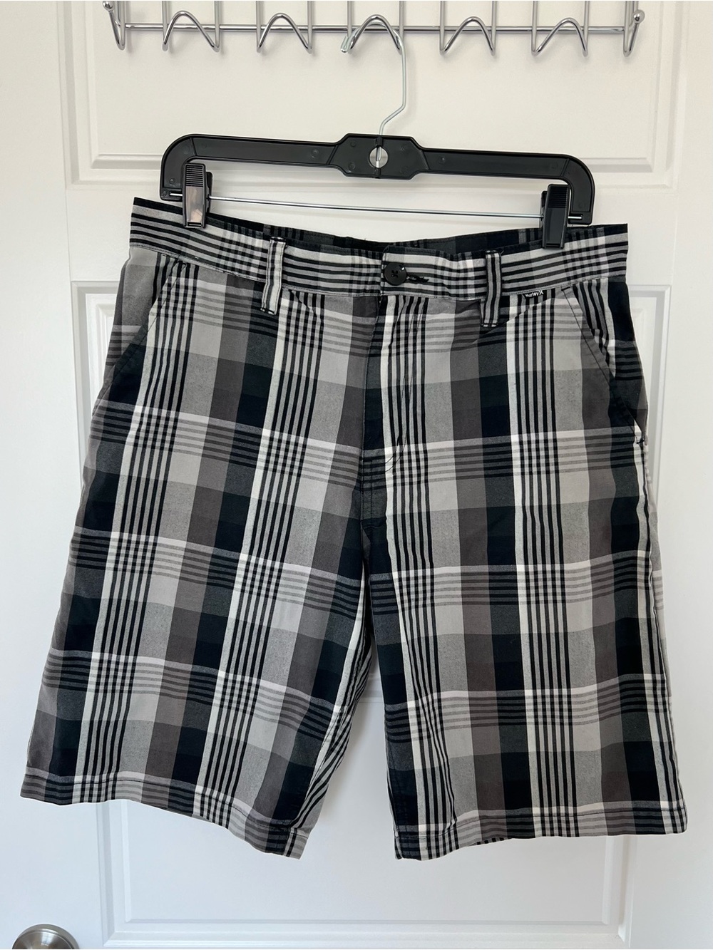 Hurley // NWOT Men's Casual Plaid Flat Front Shorts